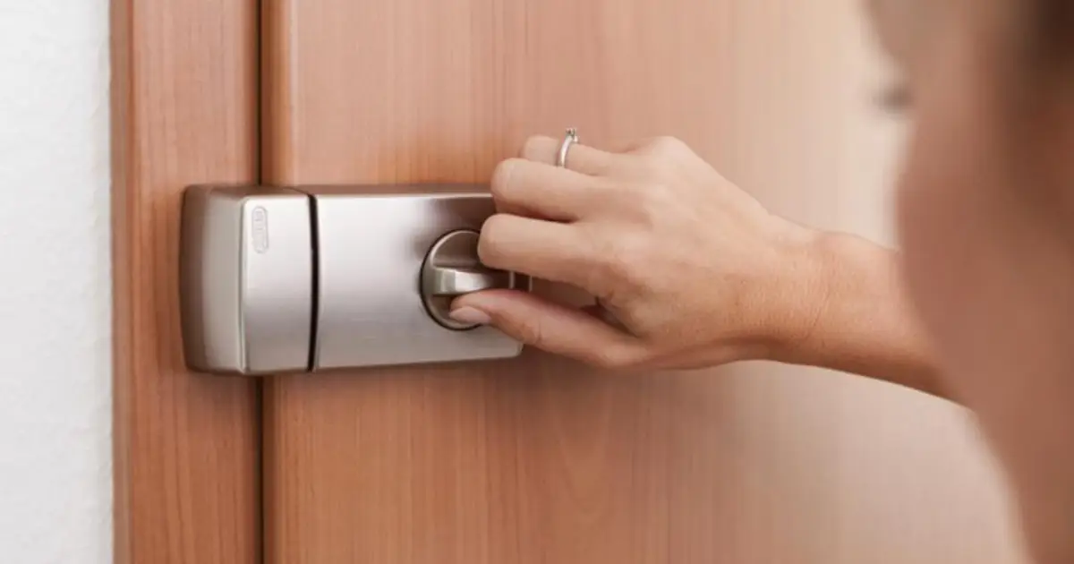Verrou de porte Abus installé par un serrurier à Nort-sur-Erdre